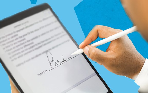 Firma digitale di un contratto con tablet.